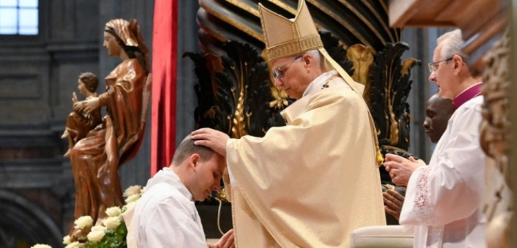 Papież do nowych kapłanów: Zawsze trzymajcie otwarte drzwi do Kościoła