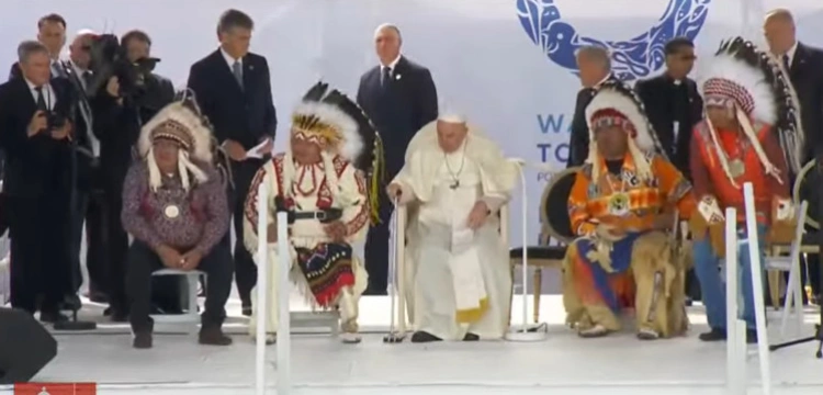 Powtórka z Pachamamy? Papież uczestniczy w „tańcu uzdrawiającym” ku czci Matki Ziemi