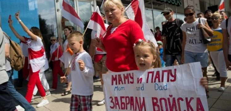 Po latach rozłąki Białorusince udało się uciec z reżimu do Polski i dzieci [Wideo]