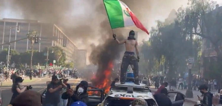 [Wideo] Los Angeles w ogniu: Trump grozi Newsomowi, szeryf ostrzega przed eskalacją przemocy
