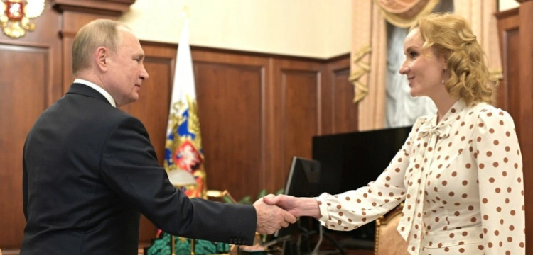 Ścigana za porwania ukraińskich dzieci. Mimo to przemawia w ONZ