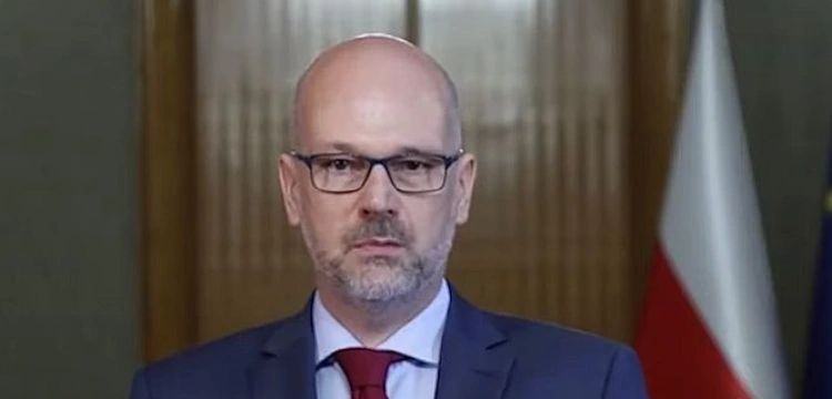 „Nieuczciwe” chorowanie poza limitami?! Kuźmiuk: skandaliczna wypowiedź „nadministra” Berka