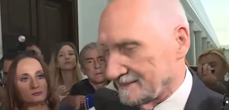 Ostro w Sejmie: Macierewicz dziękuje Dobrosz-Oracz za jej wkład w śledztwo smoleńskie