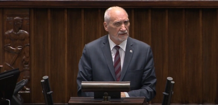 A. Macierewicz ws. tragedii smoleńskiej: Kłamstwa Tomczyka i rosyjska zbrodnia na polskiej elicie