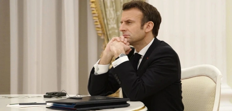 Macron się nie poddaje. „Czas na szerokie zjednoczenie się przed drugą turą”