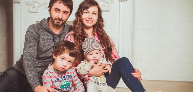 Włoska prokuratura przywraca w aktach urodzeń "mamę" i "tatę"