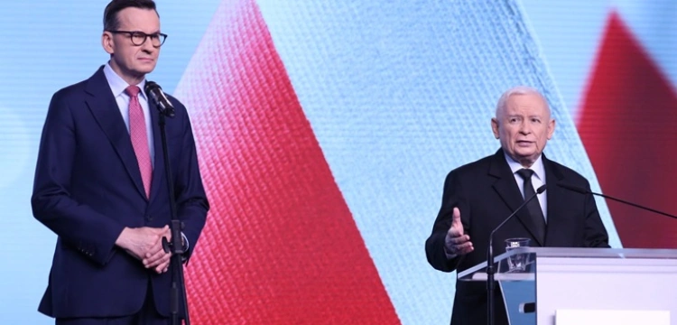 PiS po siedmiu godzinach rozmów. Jarosław Kaczyński ogłasza kompromis