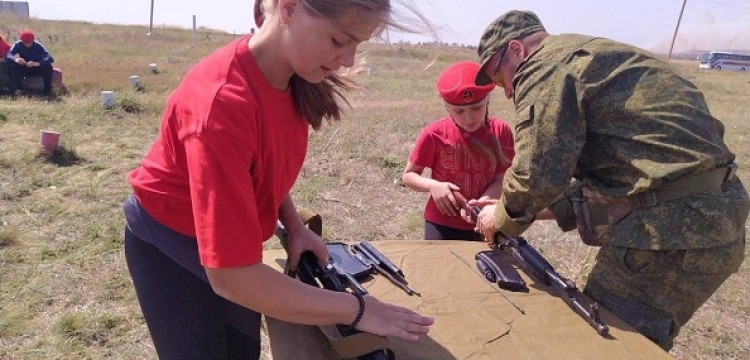 Mariupol. Żywe tarcze i dzieci kamikadze - Rosjanie zorgniazowali obóz szkoleniowy dla dzieci