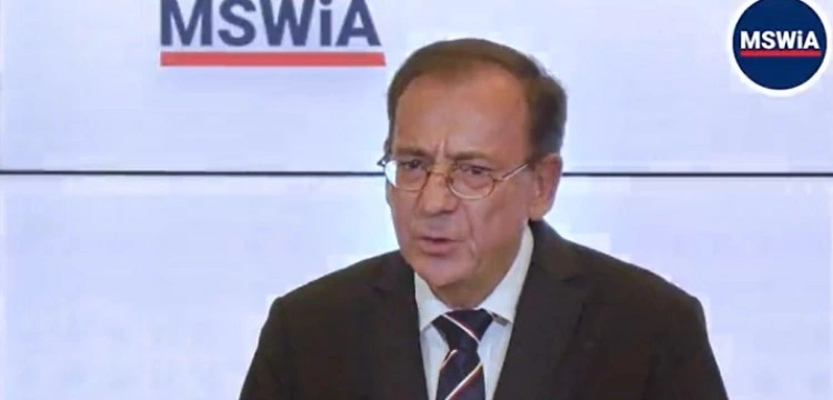 Szef MSW: Od jutra zakaz przebywania wokół terminalu LNG w Świnoujściu