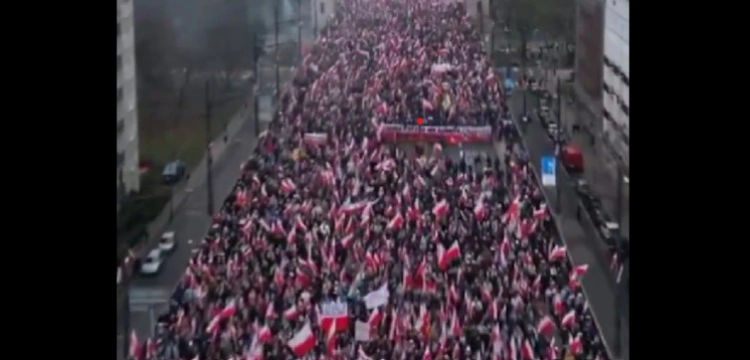 Polska powraca z pieśnią na ustach