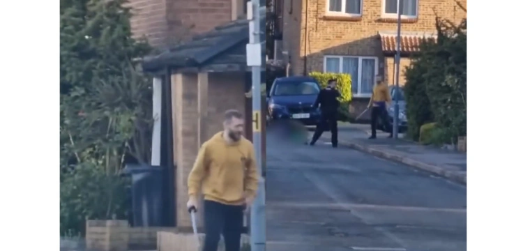 [WIDEO] Mężczyzna uzbrojony w miecz sterroryzował londyńską dzielnicę