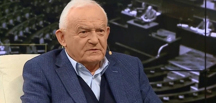 „To dość prostackie”. Miller nie gryzie się w język ws. kulis wizyty Macrona w Polsce