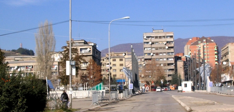 Kosowo: Serbowie zaczęli wznoszenie nowych barykad