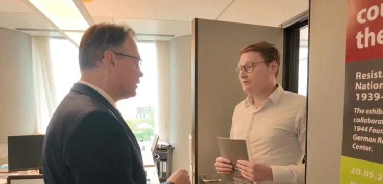 [Wideo] Niemiec groził Polsce za wybór prezydenta. Dostał raport od Mularczyka i się tłumaczy, ale... po niemiecku