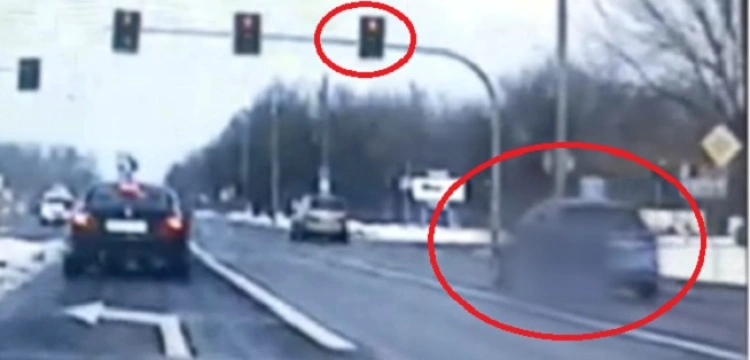 Nie do wiary! Instruktor nauki jazdy uczył kursanta w mieście, jak nie powinno się jeździć