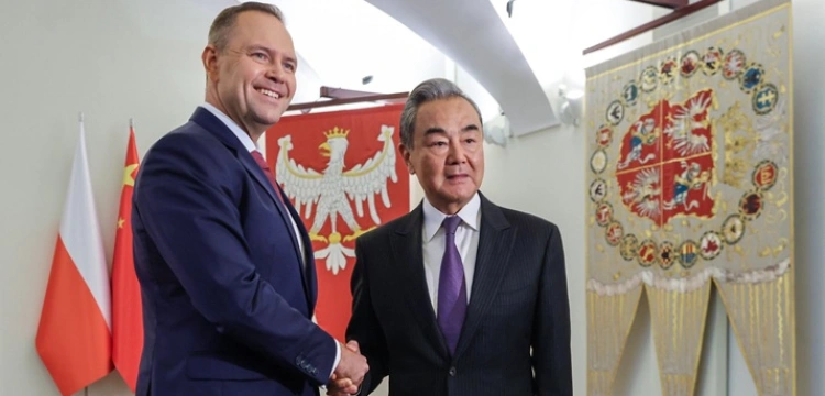 Prezydent Nawrocki spotkał się z szefem chińskiej dyplomacji - Polska stawia na bezpieczeństwo i handel