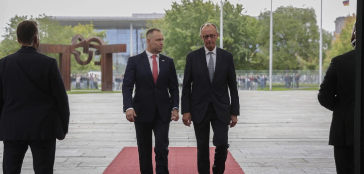 Nawrocki: Niemcy mogą spłacać reparacje, finansując polską armię