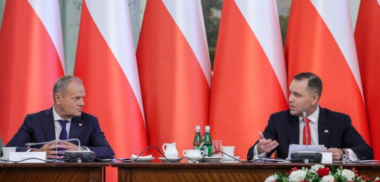Szef KPRP: Tusk atakuje prezydenta Nawrockiego przy każdej okazji