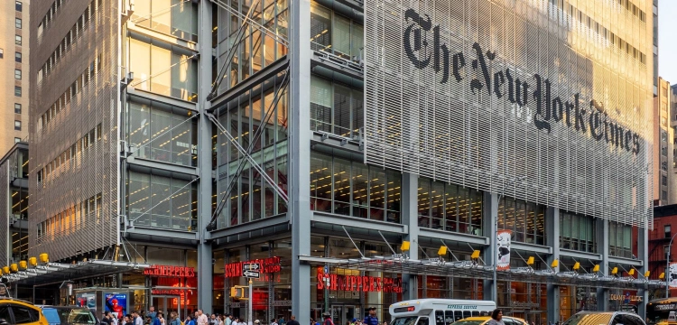 Uzbrojony w siekierę i nóż mężczyzna wszedł do siedziby „New York Times”