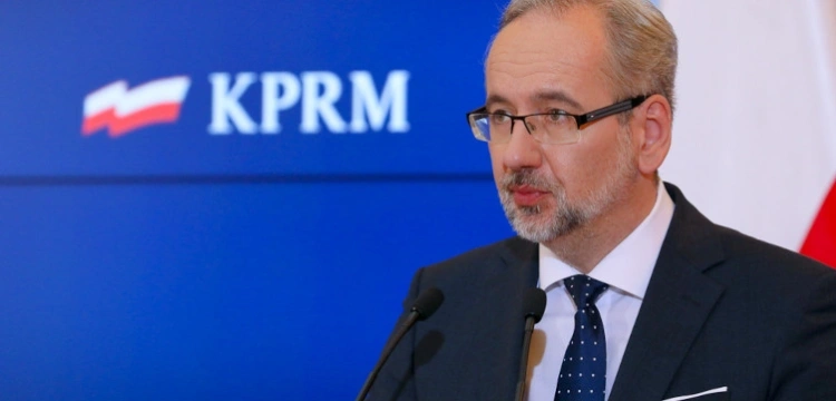 Pfizer: Zamawialiście szczepionki, to bierzcie. Niedzielski: to bezcelowe!