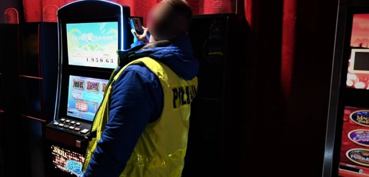 Cela plus. Duże uderzenie w nielegalny hazard