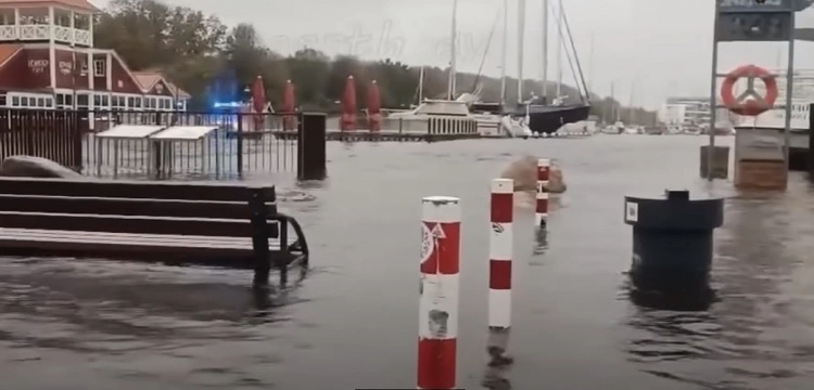 Sztorm stulecia na Bałtyku. Fala przekroczyła 2 metry