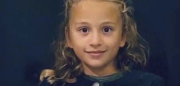 200-kilogramowy posąg runął na dziewczynę na oczach jej ojca