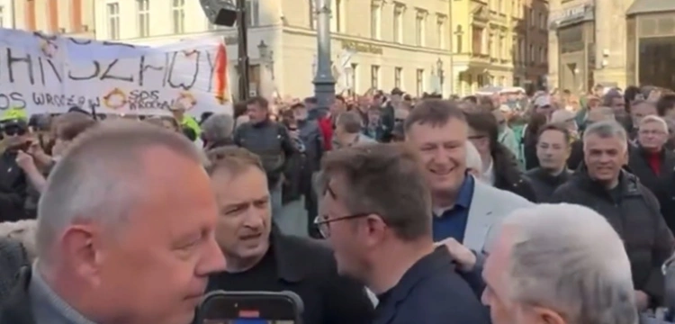 Kolejna dziennikarka poturbowana na wiecu Trzaskowskiego: „Poczułam kopnięcie i uderzenie w brzuch”