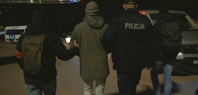 Cela plus! Podejrzany o zabójstwo partnerki i uprowadzenie 5-leniej córki Norweg jest już w Polsce