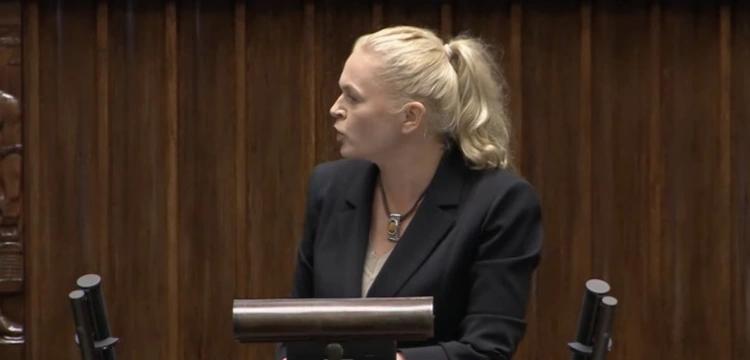 „Po prostu się ośmiesza”. Nowacka atakuje prezydenta Dudę