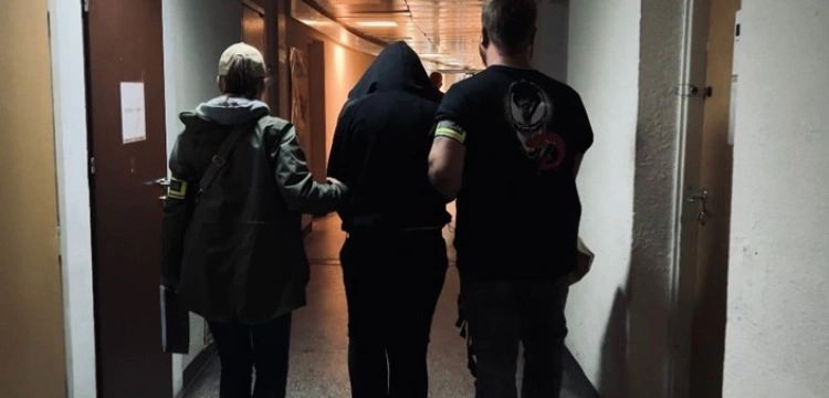 Zorganizowana grupa przestępcza - pięć osób zatrzymanych za nielegalne odpady i pranie pieniędzy
