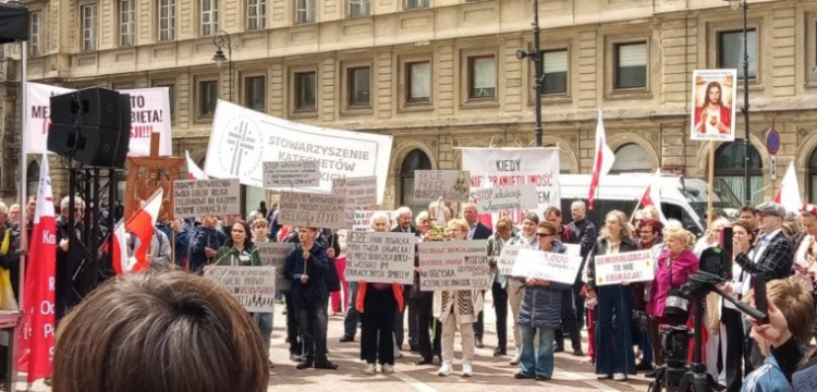 „Dobra szkoła – silna Polska”. W Warszawie protest przeciw „reformom” Nowackiej