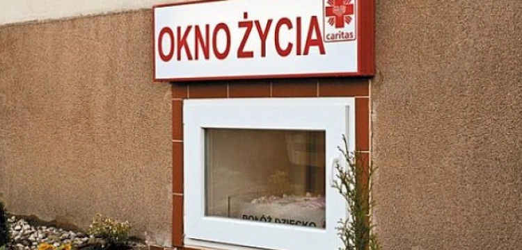 Miesięczny chłopczyk w "Oknie Życia" Caritas w Zielonej Górze!