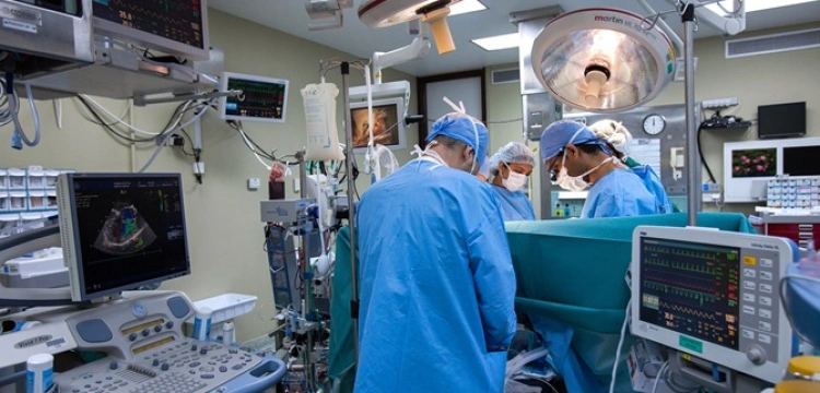 Po 40 latach odzyskała wzrok – spektakularna operacja w Łodzi