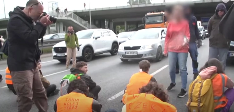 [Wideo] Szantażyści z Ostatniego Pokolenia mocno potraktowani przez kierowców – korek miał ponad 10 km