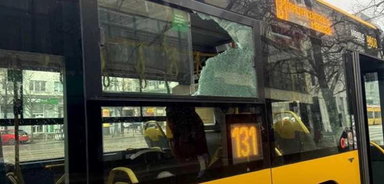 Strzelanina do autobusów w Warszawie: Policja zatrzymała sprawców – to nastolatkowie