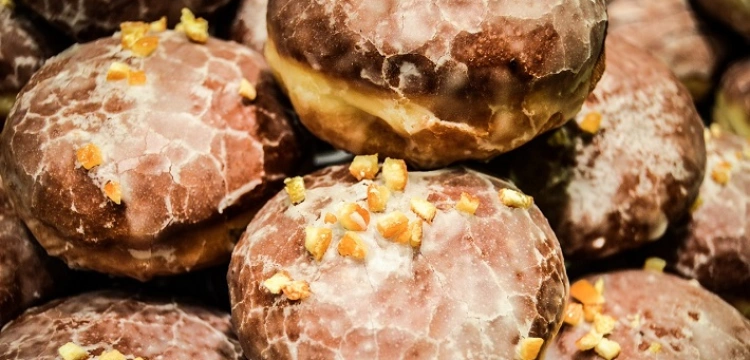 Prawdziwe pączki smaży się na smalcu