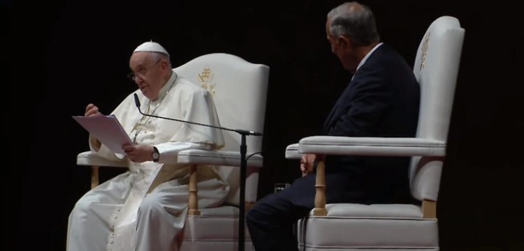 Papież w Lizbonie: dokąd zmierzasz Europo, jeśli nie ofiarujesz światu dróg pokoju?