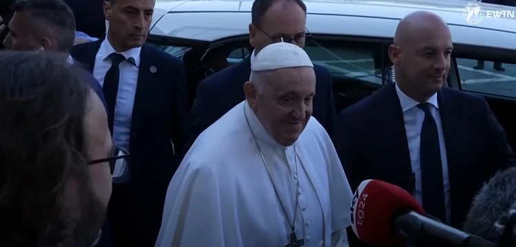 Papież Franciszek opuścił szpital [Wideo]