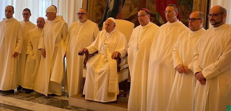 Papież przyjął mnichów z klasztoru świętującego 900 lat działalności