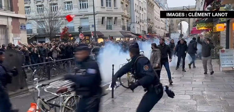 Paryż. Ogromne zamieszki po brutalnym morderstwie na Kurdzie [Wideo]