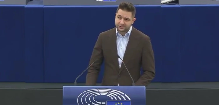 Jaki: Szukając łamania praworządności w Polsce, nie zauważyliście reklamówek z Kataru w PE!