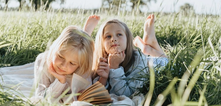 Jak pielęgnować i zadbać o skórę dziecka w okresie wakacyjnym?