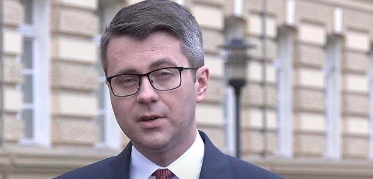 Müller: Próg dochodowy dla wakacji kredytowych w 2024 r. będzie stosunkowo wysoki