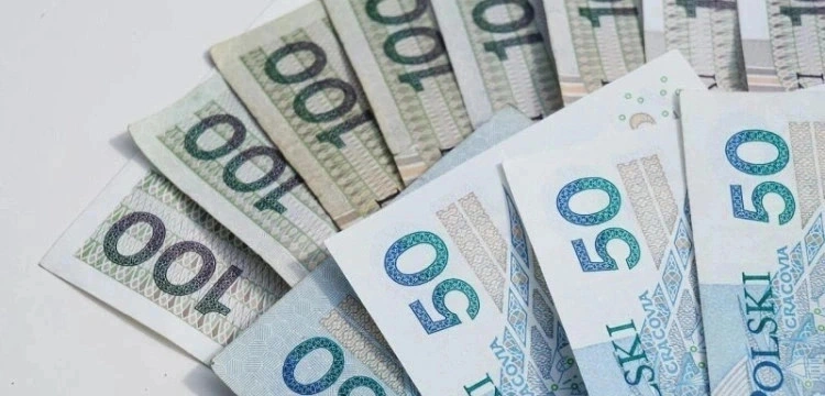 Średnia płaca w Polsce to już prawie 5,5 tys. zł na rękę