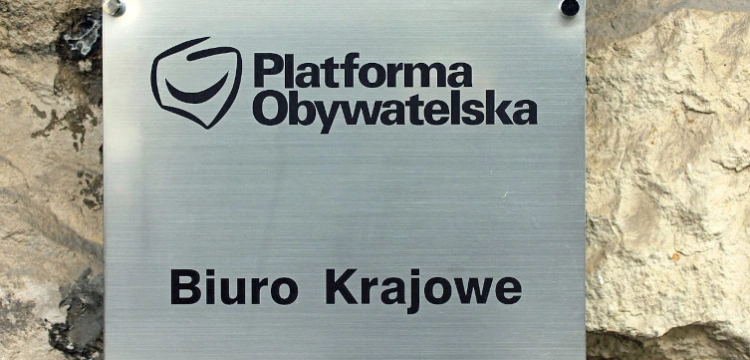 Zdarzenie przed biurem PO. Policja ma sprawcę