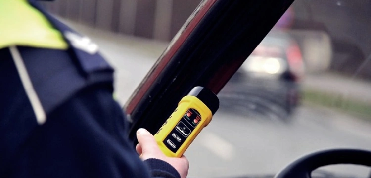 Cela plus! Do przedszkola po dzieci z ponad 2-ma promilami i dożywotnim zakazem prowadzenia pojazdów