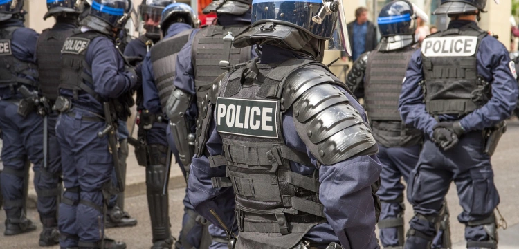 Setki tysięcy Francuzów na ulicach. W protestach rannych zostało 175 policjantów