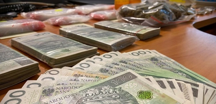 Cela plus! 61 zarzutów dla 6 podejrzanych za posiadanie, handel i przemyt narkotyków