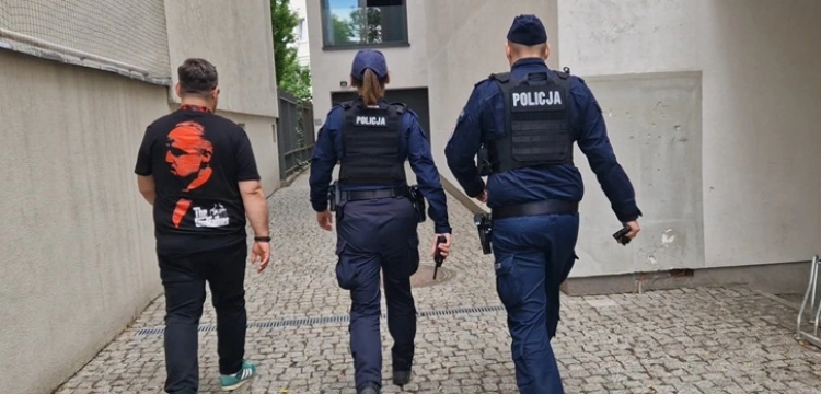 Kolejna kompromitacja Policji. Szukano "materiałów wybuchowych" w piwnicy wPolsce24